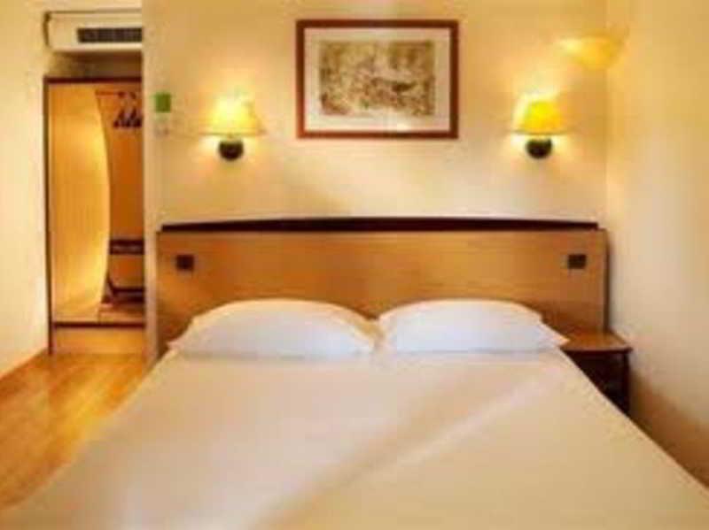 Campanile Arras - Saint-Nicolas Room photo
